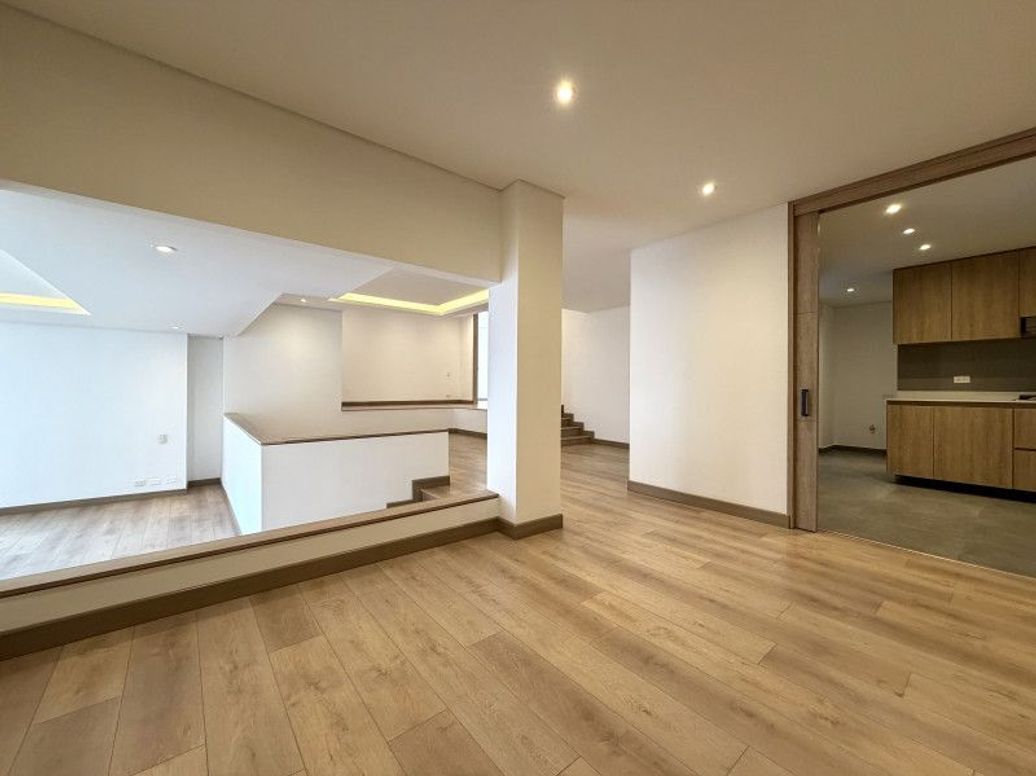 Apartamento de 3 alcobas en venta en La Cabrera, Bogotá, 200 m² · foto 2 de 20
