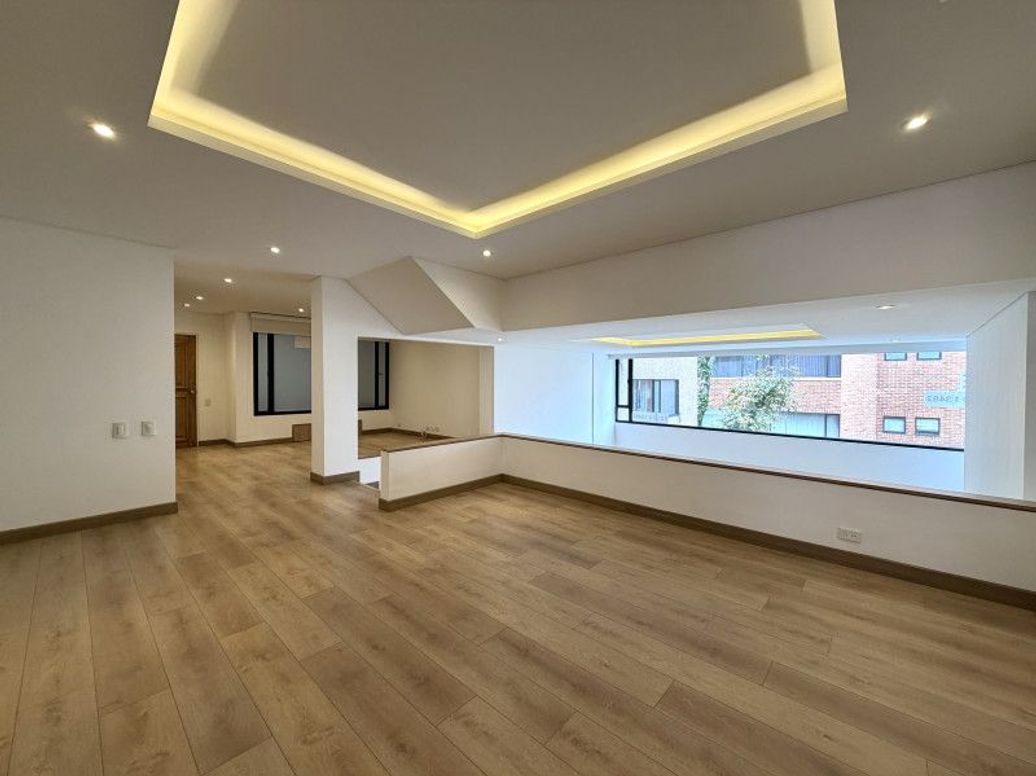 Apartamento de 3 alcobas en venta en La Cabrera, Bogotá, 200 m² · foto 3 de 20