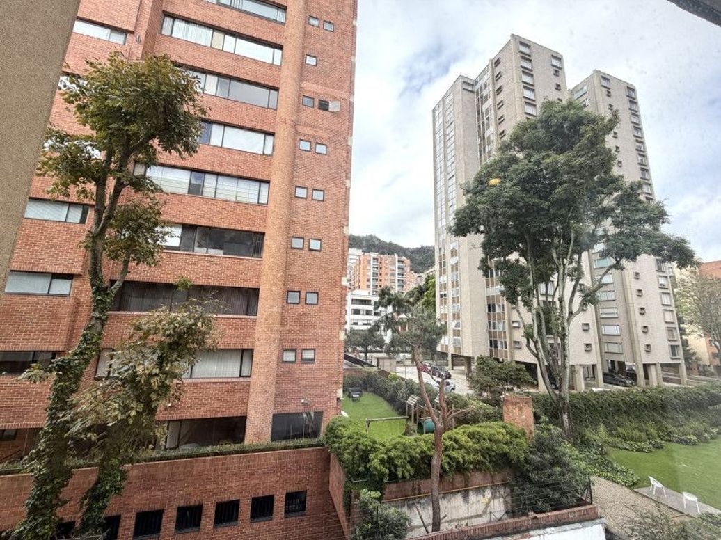 Apartamento de 3 alcobas en venta en La Cabrera, Bogotá, 200 m² · foto 8 de 20