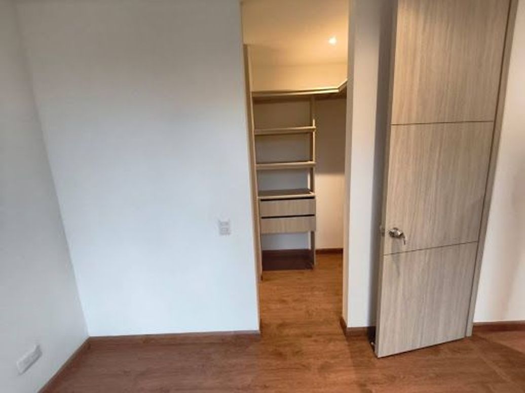 Apartaestudio en venta en El Redil, Bogotá, 59 m² · foto 4 de 12