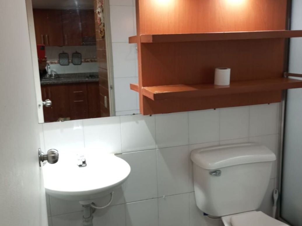 Apartamento de 1 alcoba en venta en Campo Alegre, Bogotá, 38 m² · foto 6 de 7