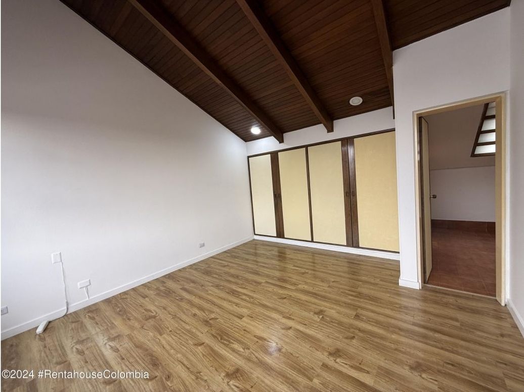 Casa de 3 alcobas en venta en Santa Barbara Alta, Bogotá, 216 m² · foto 11 de 20