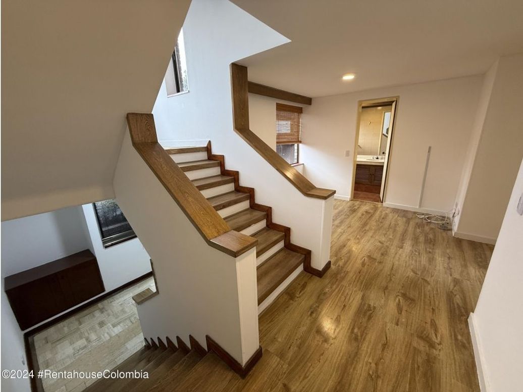 Casa de 3 alcobas en venta en Santa Barbara Alta, Bogotá, 216 m² · foto 4 de 20