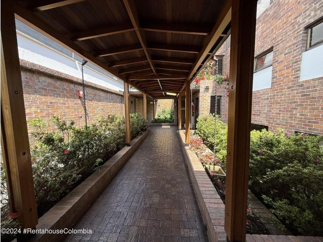 Casa de 3 alcobas en venta en Santa Barbara Alta, Bogotá, 216 m² · foto 3 de 20