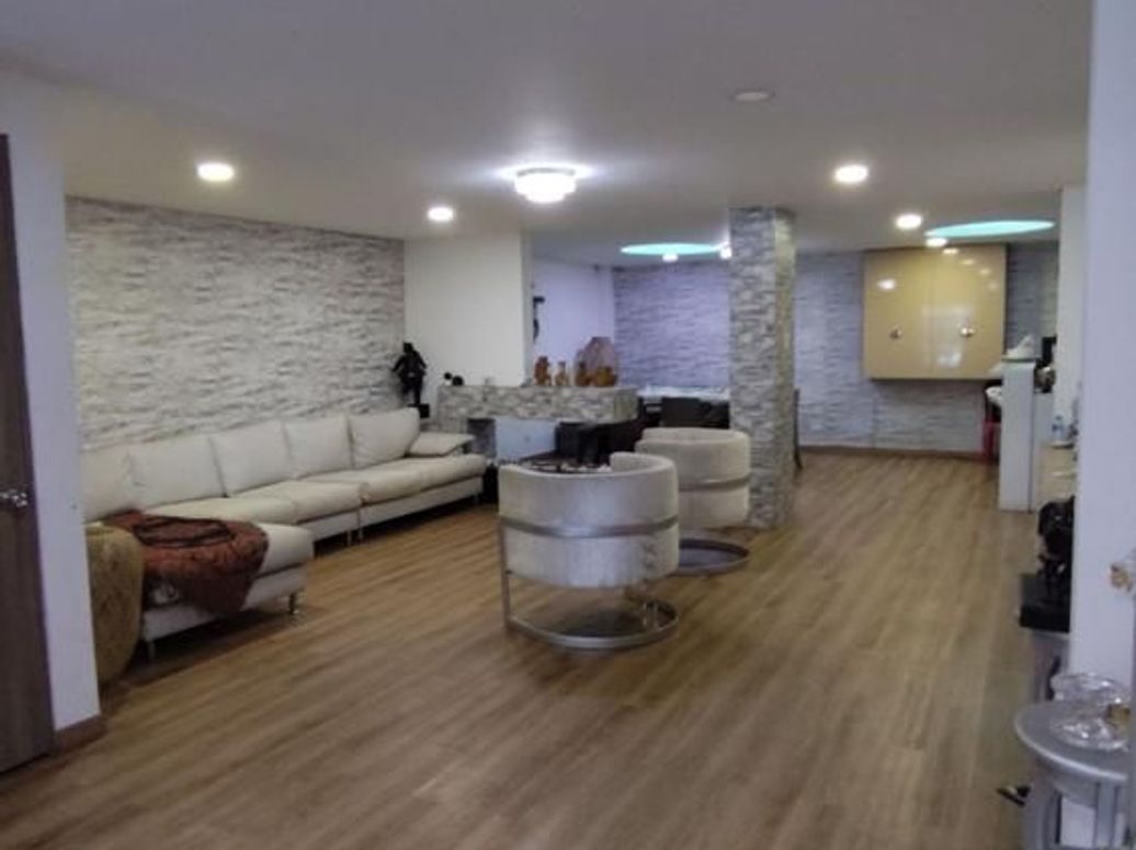 Casa de 4 alcobas en venta en Modelia, Bogotá, 330 m² · foto 5 de 20