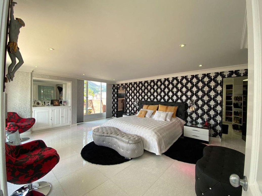 Apartamento de 4 alcobas en venta en Santa Barbara Central, Bogotá, 410 m² · foto 8 de 20