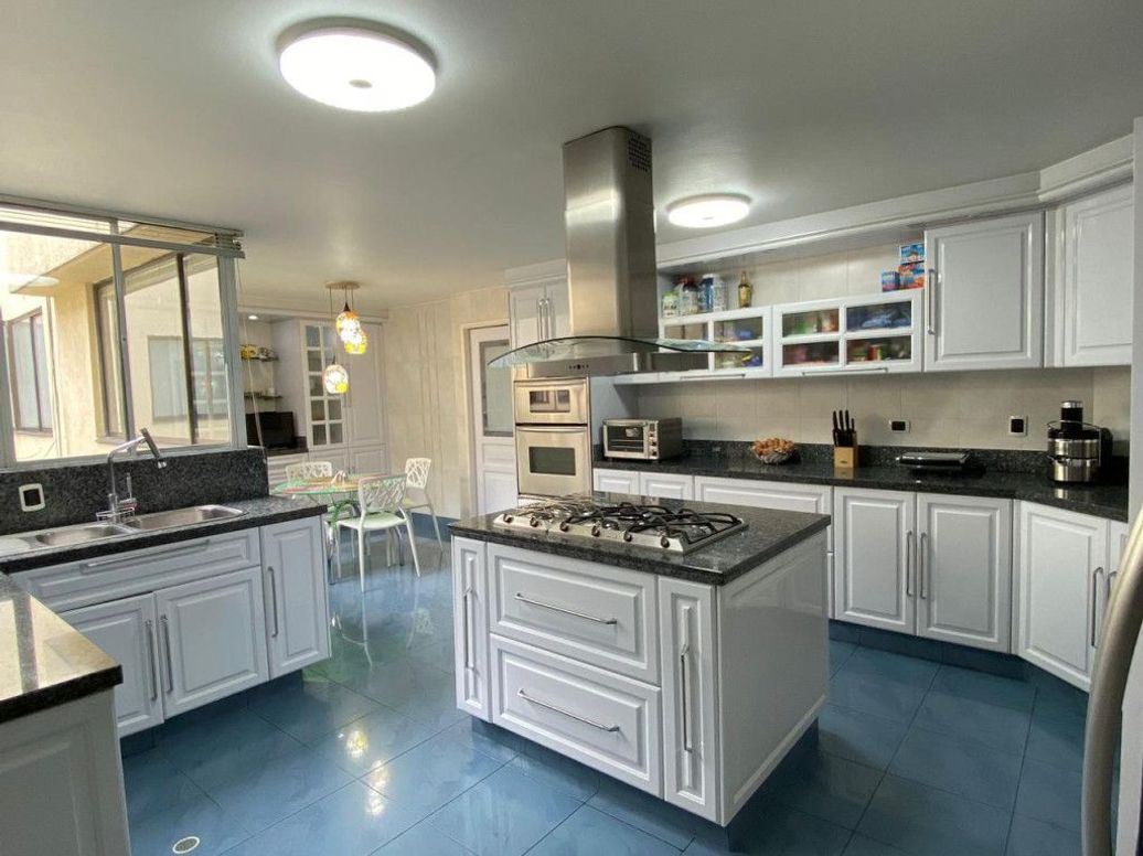 Apartamento de 4 alcobas en venta en Santa Barbara Central, Bogotá, 410 m² · foto 5 de 20
