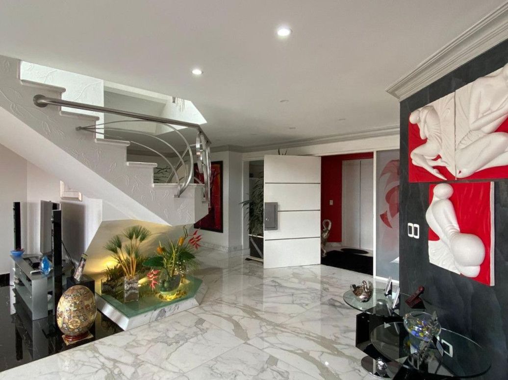 Apartamento de 4 alcobas en venta en Santa Barbara Central, Bogotá, 410 m² · foto 2 de 20