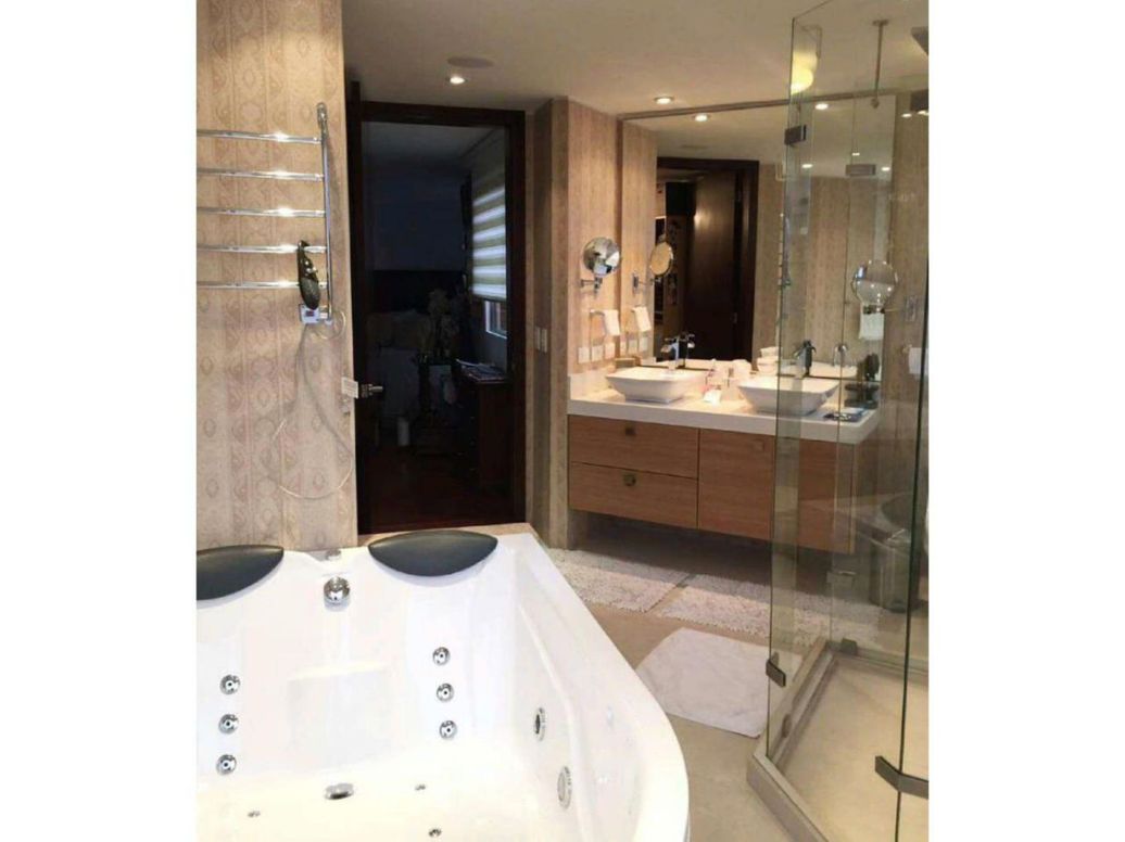 Apartamento de 5 alcobas en venta en La Carolina, Bogotá, 340 m² · foto 4 de 11