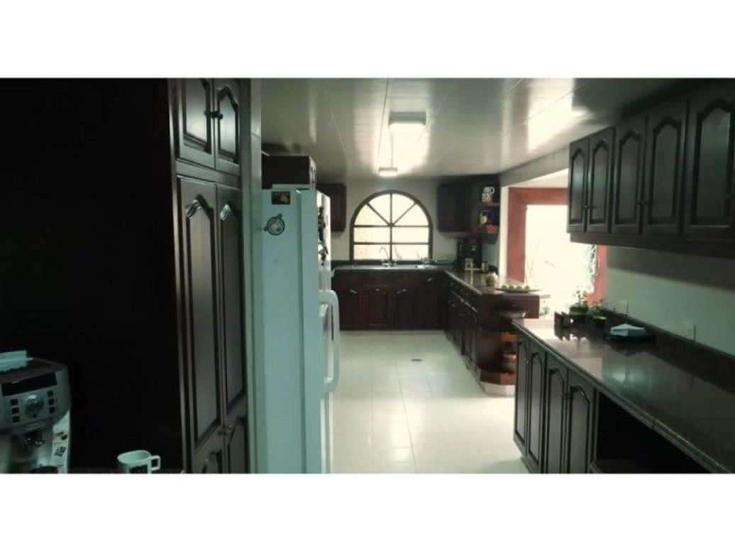 Casa de 7 alcobas en venta en Niza Suba, Bogotá, 1600 m² · foto 10 de 20