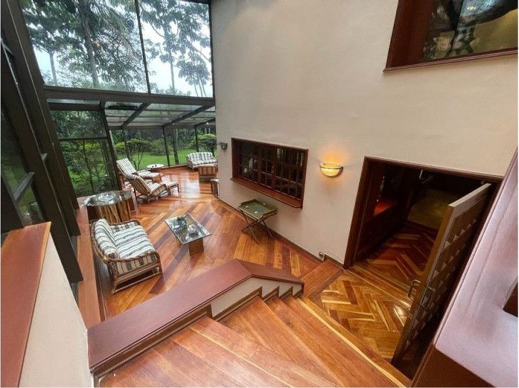 Casa de 4 alcobas en venta en El Refugio, Bogotá, 827 m² · foto 2 de 20