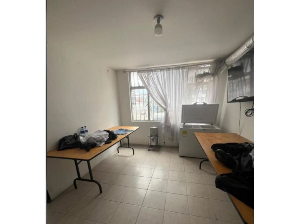 Casa de 5 alcobas en venta en Samper Mendoza, Bogotá, 330 m² · foto 2 de 15