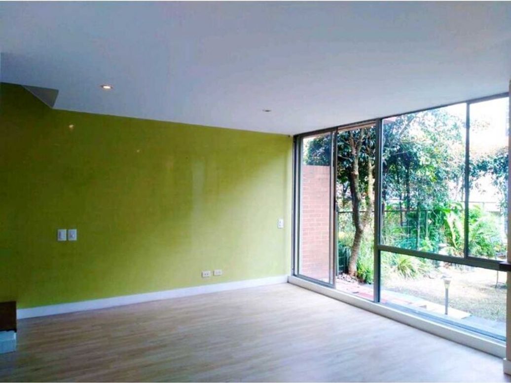 Casa de 3 alcobas en venta en Portales Del Norte, Bogotá, 150 m² · foto 2 de 10