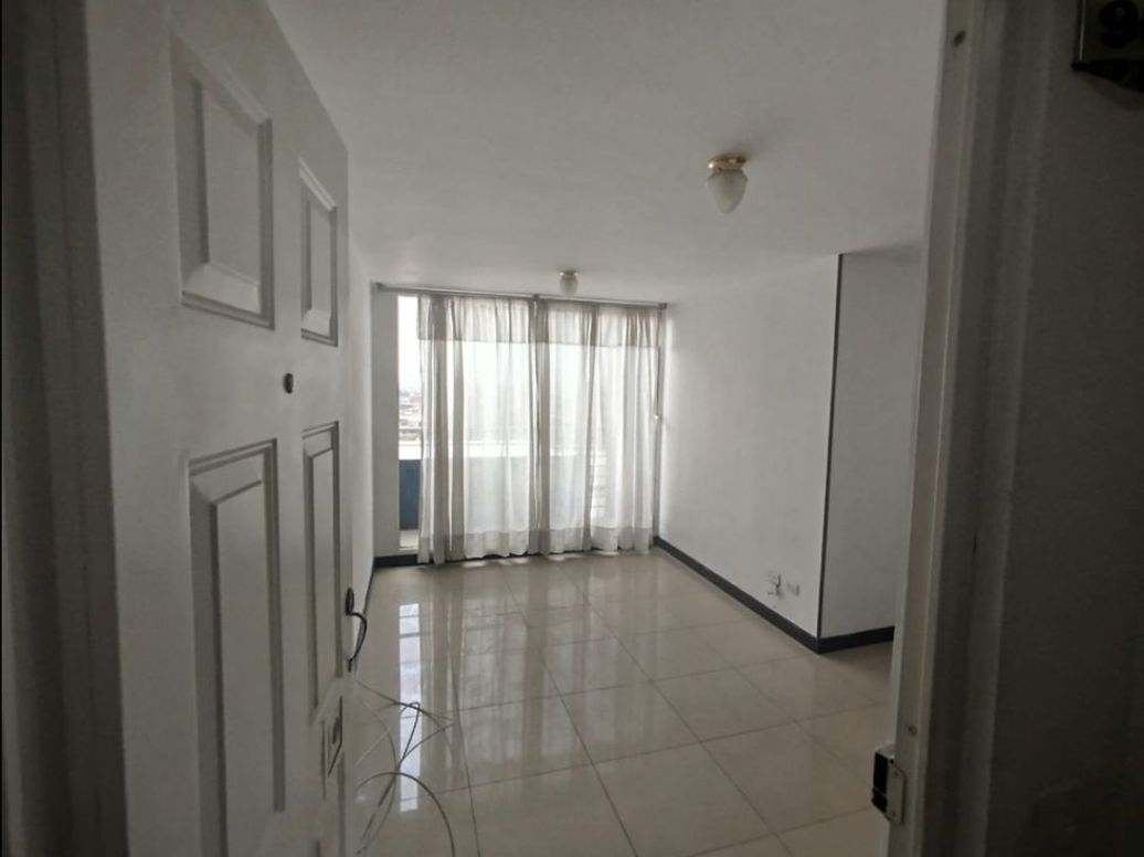 Apartamento de 2 alcobas en venta en San Andrés, Bogotá, 40 m² · foto 2 de 20