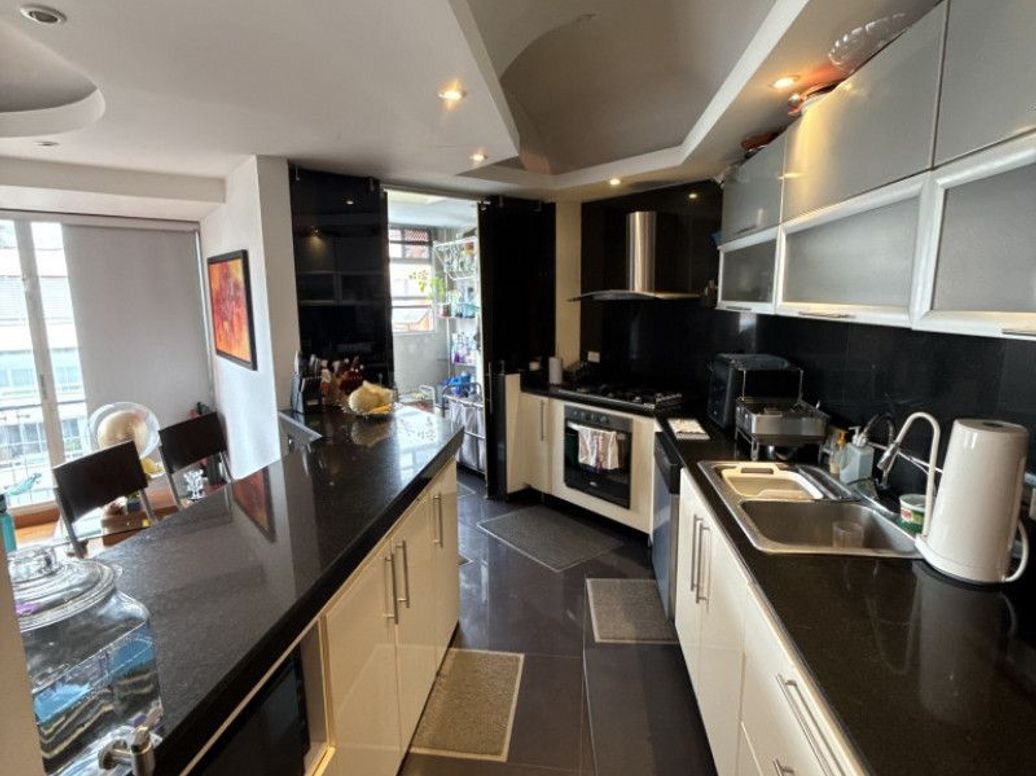 Apartamento de 4 alcobas en venta en San Patricio, Bogotá, 259 m² · foto 6 de 20