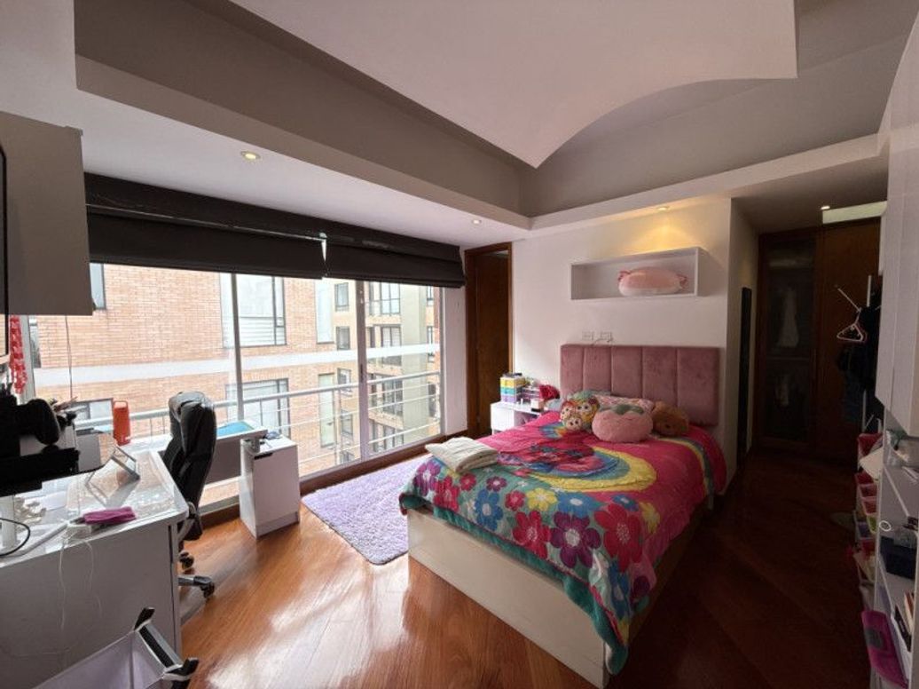 Apartamento de 4 alcobas en venta en San Patricio, Bogotá, 259 m² · foto 13 de 20