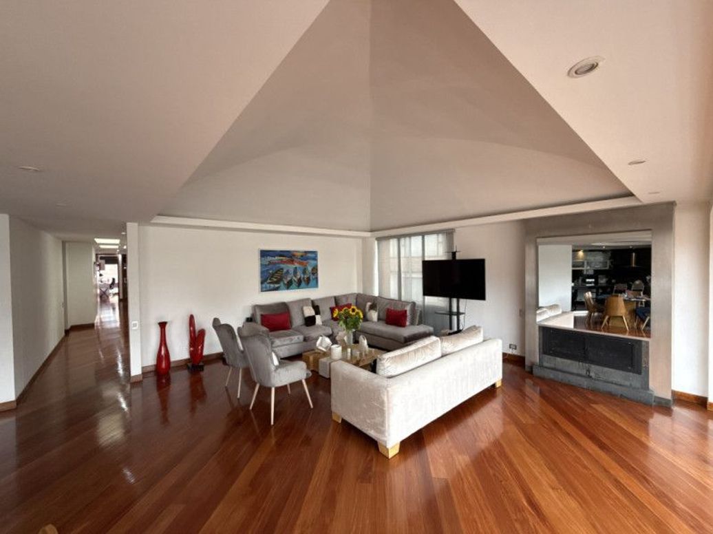 Apartamento de 4 alcobas en venta en San Patricio, Bogotá, 259 m² · foto 4 de 20