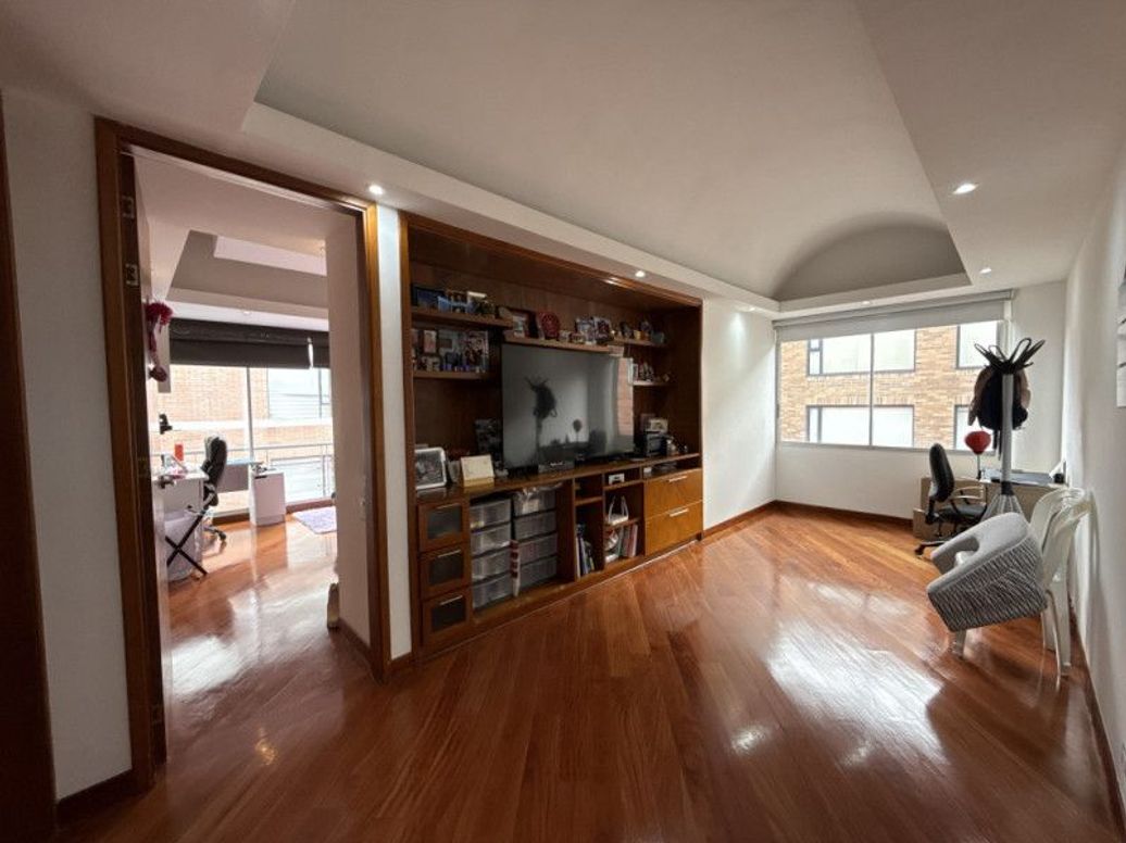 Apartamento de 4 alcobas en venta en San Patricio, Bogotá, 259 m² · foto 12 de 20