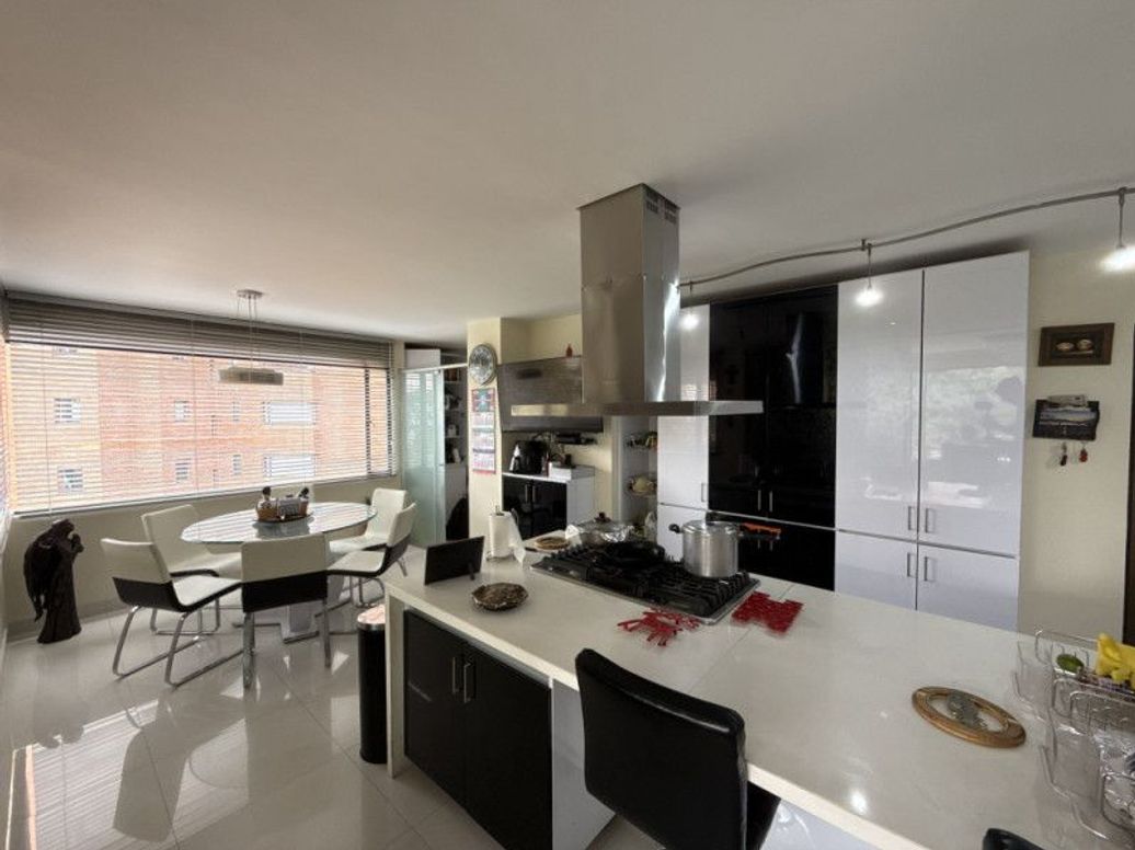 Apartamento de 4 alcobas en venta en Cedritos, Bogotá, 340 m² · foto 10 de 20