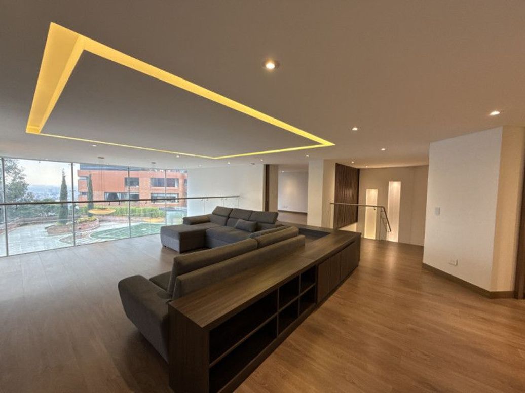 Apartamento de 4 alcobas en venta en El Refugio, Bogotá, 450 m² · foto 19 de 20