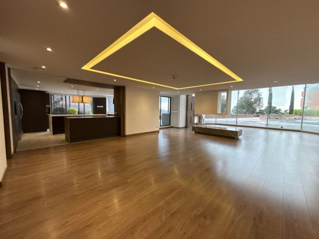 Apartamento de 4 alcobas en venta en El Refugio, Bogotá, 450 m² · foto 3 de 20