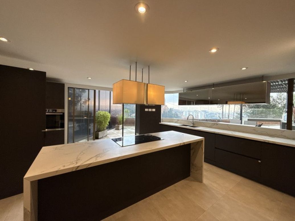 Apartamento de 4 alcobas en venta en El Refugio, Bogotá, 450 m² · foto 6 de 20