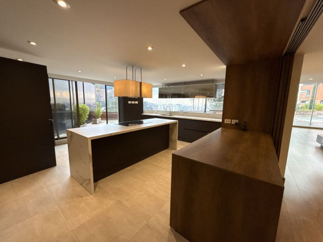 Apartamento de 4 alcobas en venta en El Refugio, Bogotá, 450 m² · foto 8 de 20