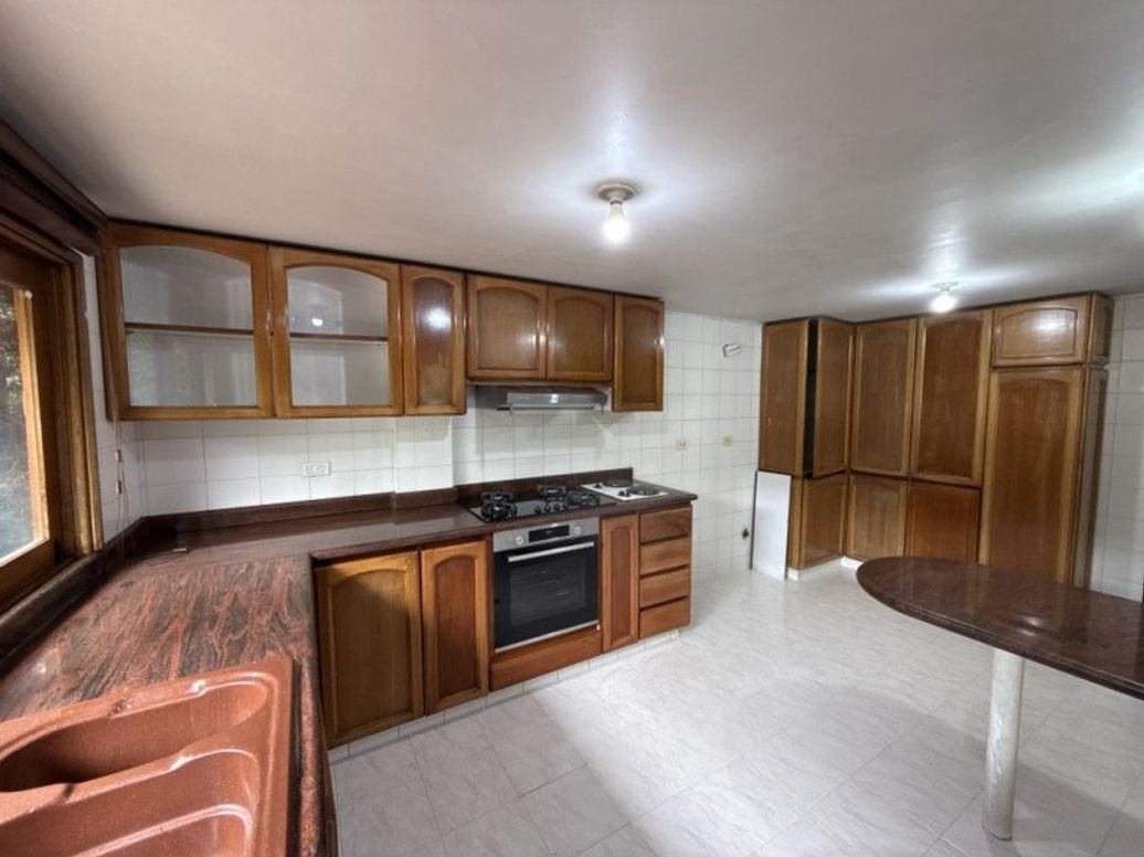 Casa de 5 alcobas en venta en Casa Blanca Suba, Bogotá, 280 m² · foto 12 de 20