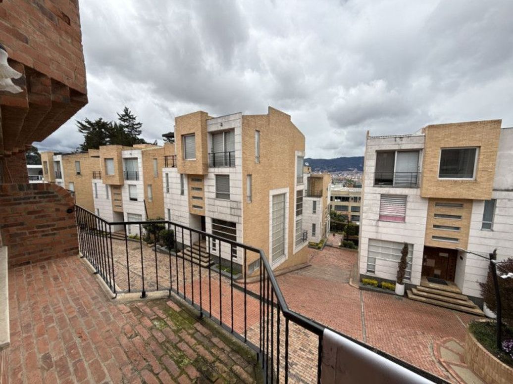 Casa de 5 alcobas en venta en Casa Blanca Suba, Bogotá, 280 m² · foto 3 de 20