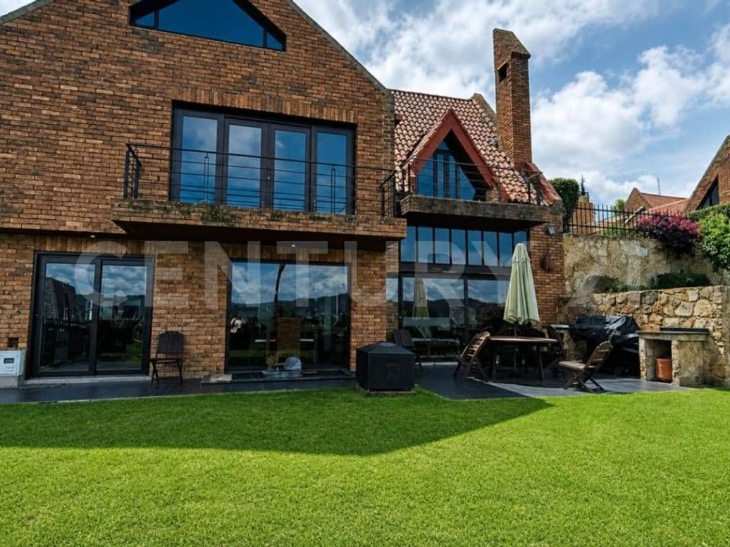 Casa de 3 alcobas en venta en San José De Bavaria, Bogotá, 350 m² · foto 2 de 20