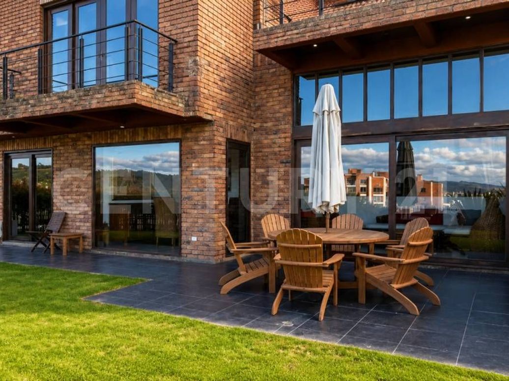 Casa de 3 alcobas en venta en San José De Bavaria, Bogotá, 350 m² · foto 3 de 20