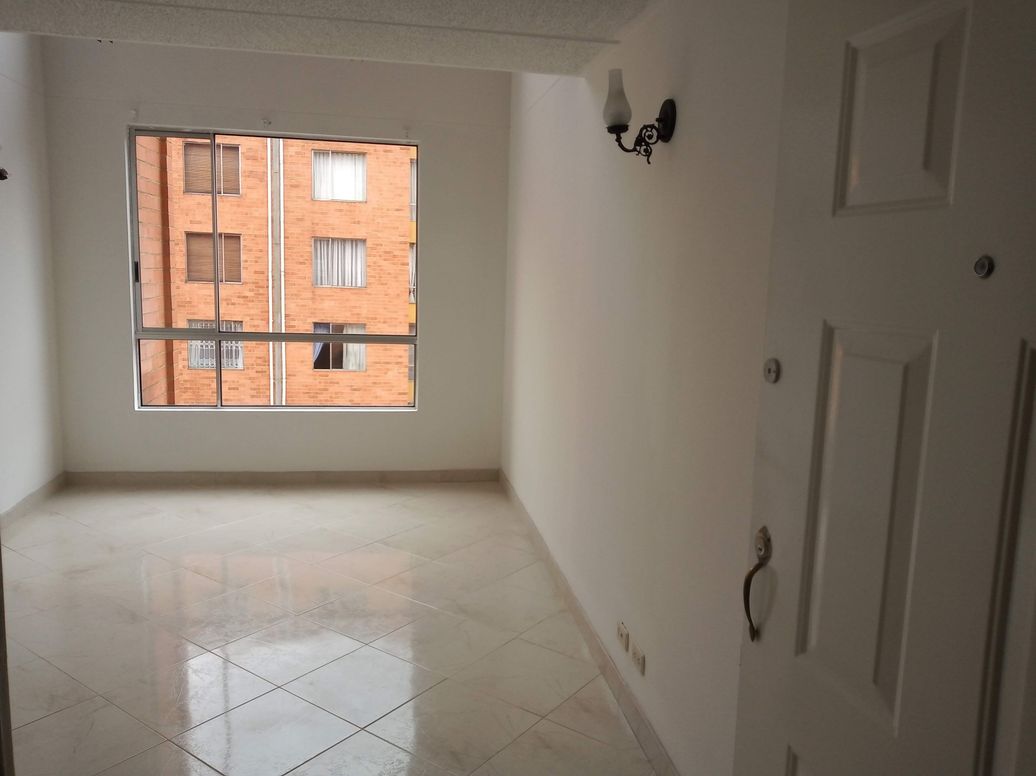 Apartamento de 3 alcobas en venta en Ub. El Cortijo, Bogotá, 65 m² · foto 3 de 20