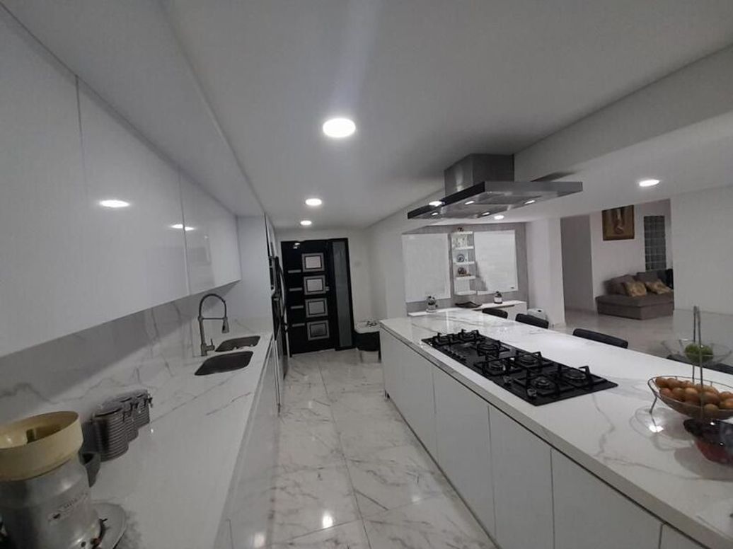 Casa de 6 alcobas en venta en Molinos Norte, Bogotá, 530 m² · foto 6 de 20