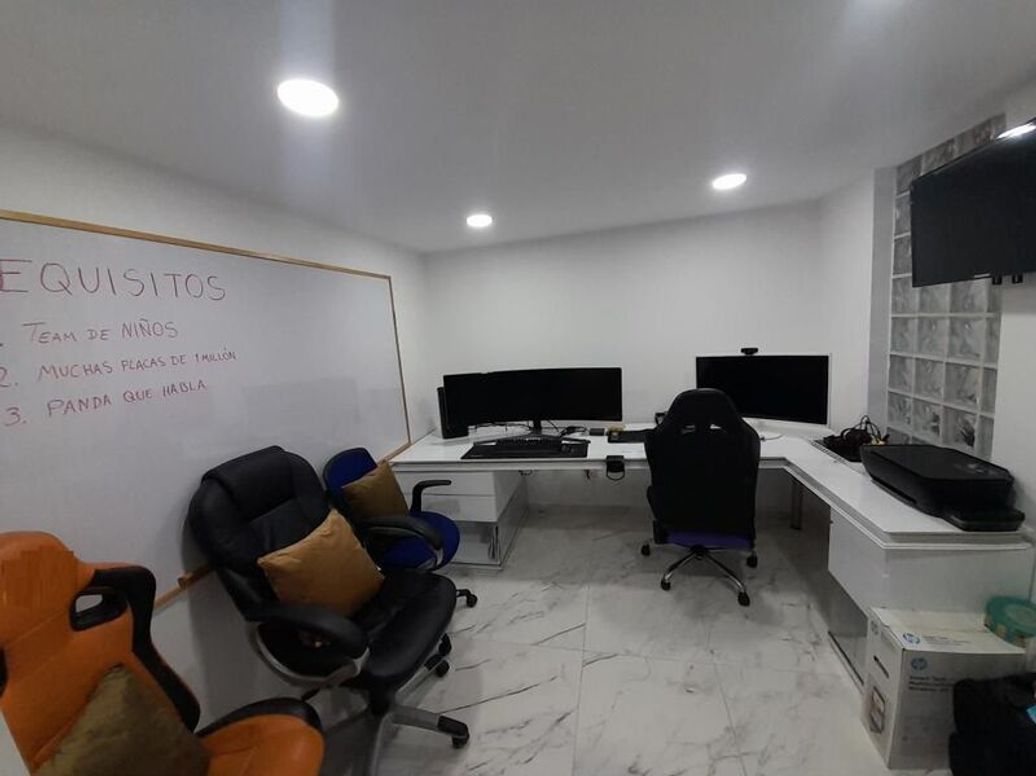 Casa de 6 alcobas en venta en Molinos Norte, Bogotá, 530 m² · foto 10 de 20