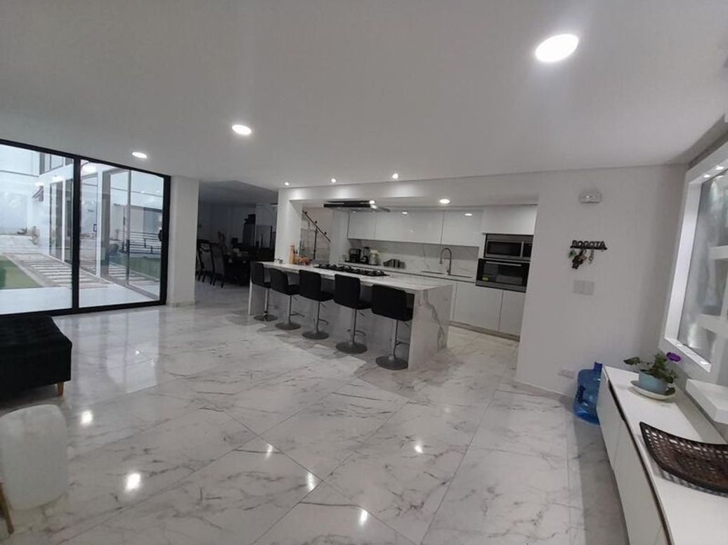 Casa de 6 alcobas en venta en Molinos Norte, Bogotá, 530 m² · foto 3 de 20