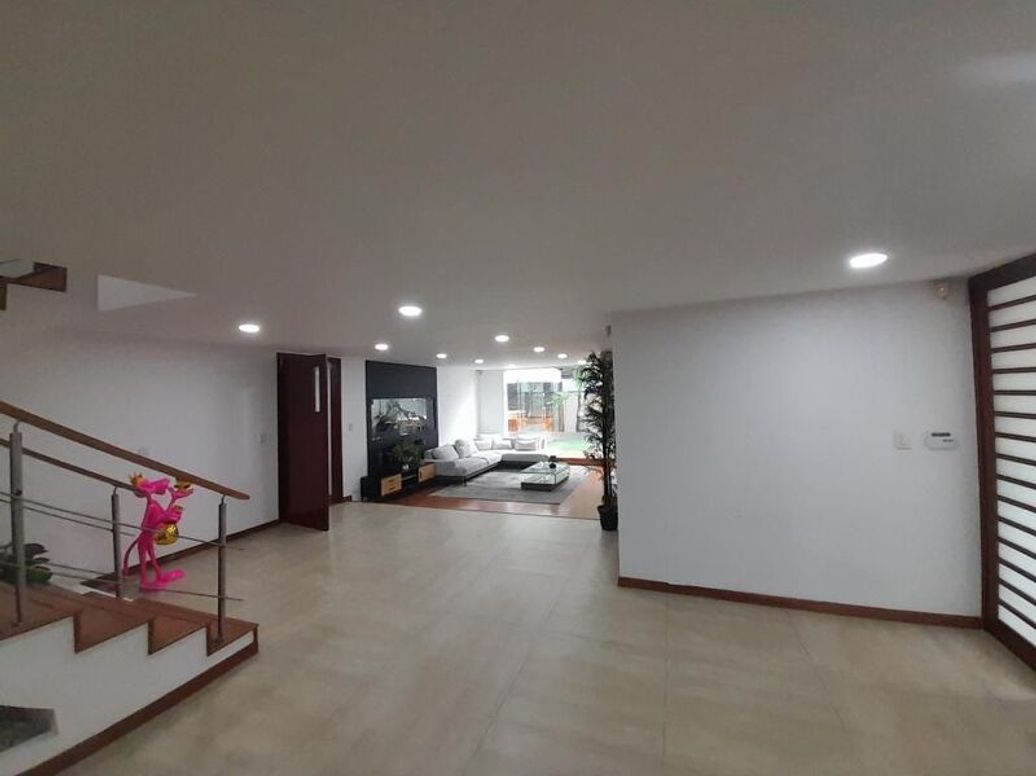 Casa de 6 alcobas en venta en Molinos Norte, Bogotá, 651 m² · foto 4 de 20