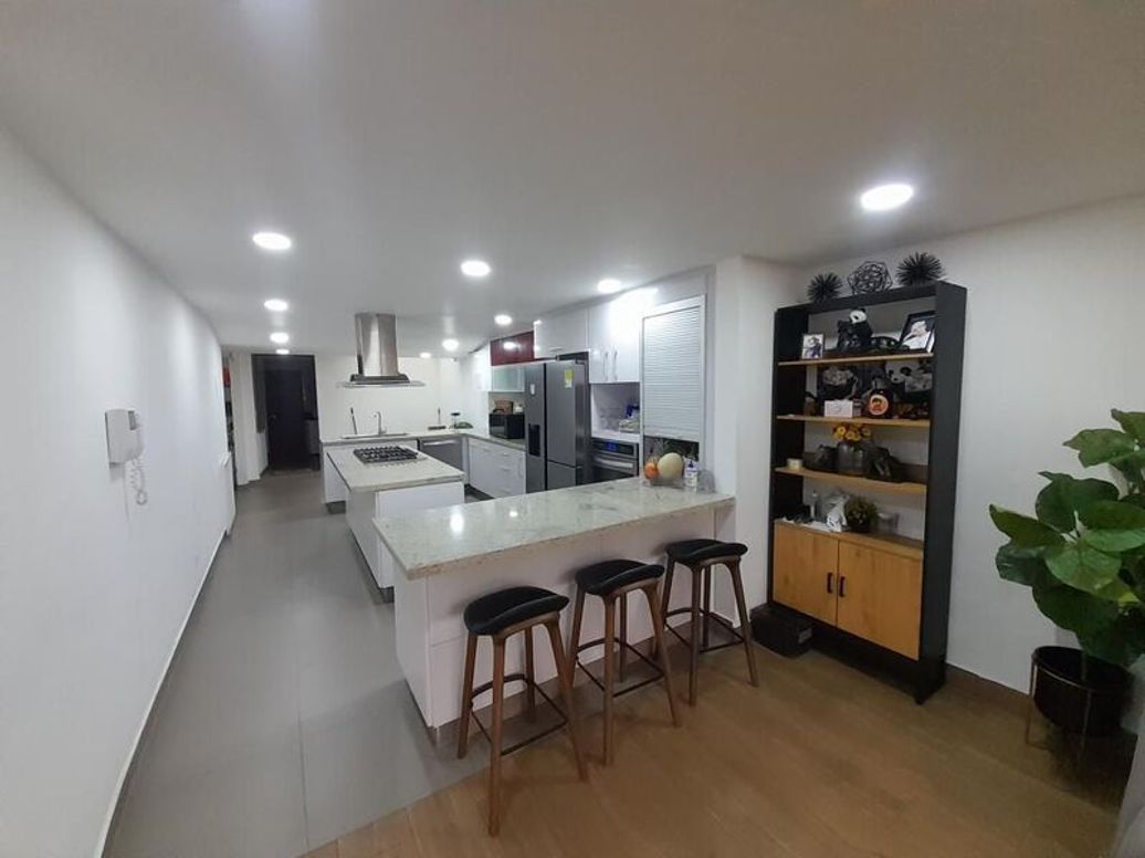 Casa de 6 alcobas en venta en Molinos Norte, Bogotá, 651 m² · foto 10 de 20