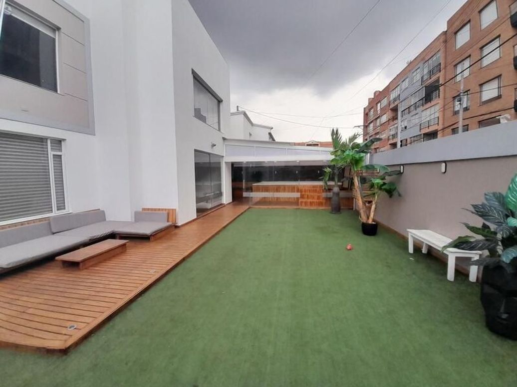 Casa de 6 alcobas en venta en Molinos Norte, Bogotá, 651 m² · foto 2 de 20