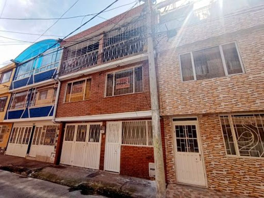 Casa de 5 alcobas en venta en Aures, Bogotá, 260 m² · foto 3 de 20