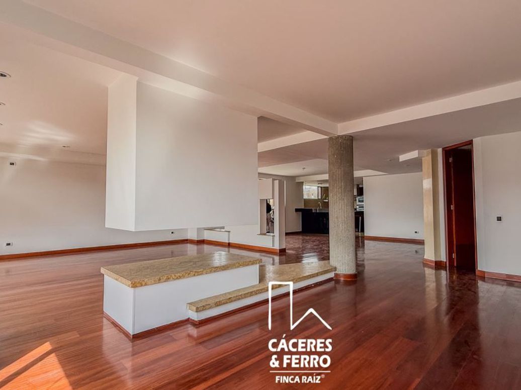 Apartamento de 5 alcobas en venta en Santa Barbara Oriental, Bogotá, 340 m² · foto 2 de 20