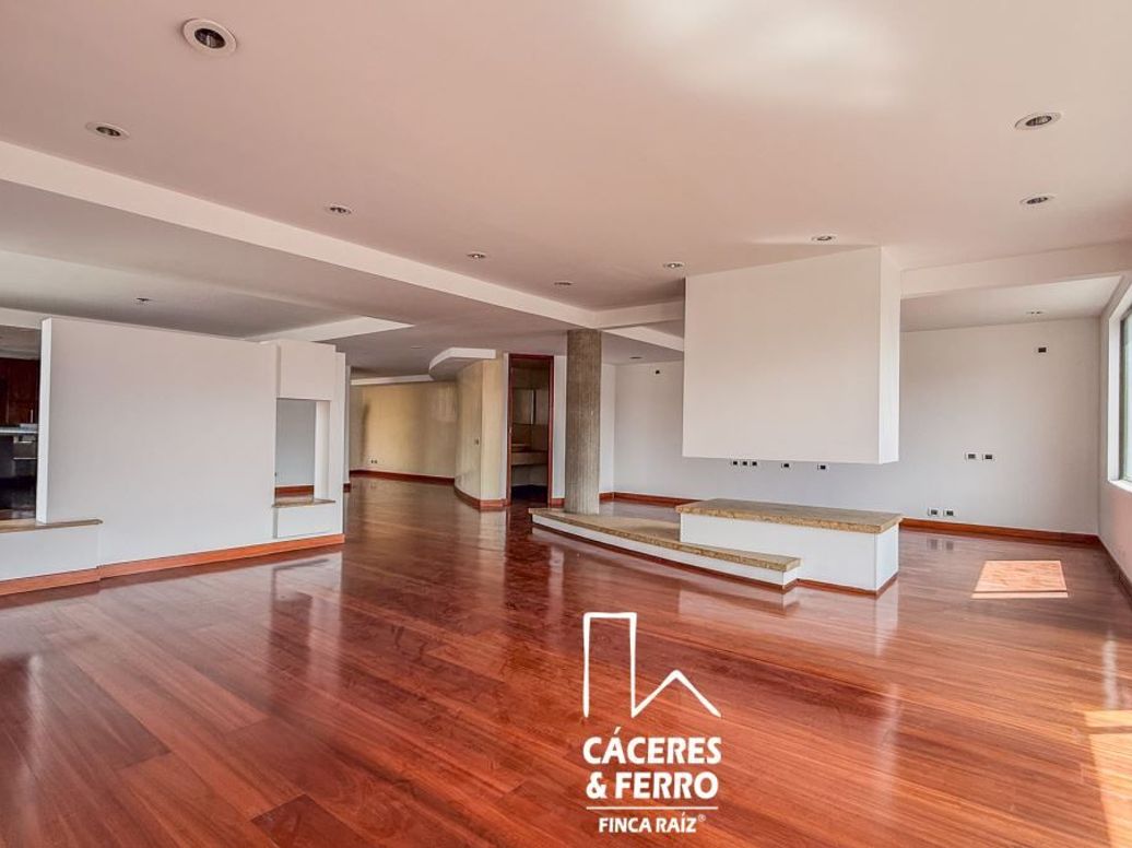 Apartamento de 5 alcobas en venta en Santa Barbara Oriental, Bogotá, 340 m² · foto 3 de 20