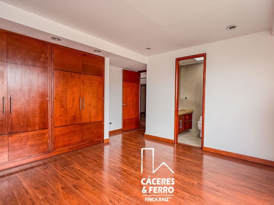 Apartamento de 5 alcobas en venta en Santa Barbara Oriental, Bogotá, 340 m² · foto 13 de 20