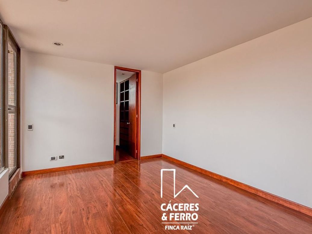 Apartamento de 5 alcobas en venta en Santa Barbara Oriental, Bogotá, 340 m² · foto 16 de 20