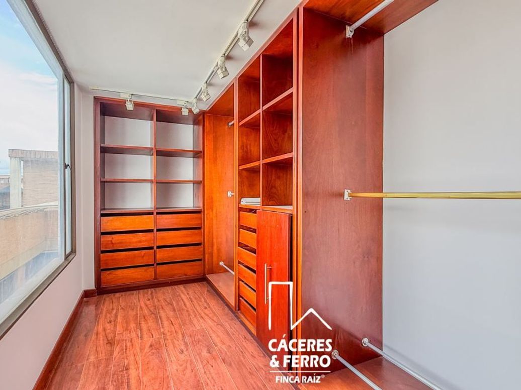 Apartamento de 5 alcobas en venta en Santa Barbara Oriental, Bogotá, 340 m² · foto 19 de 20