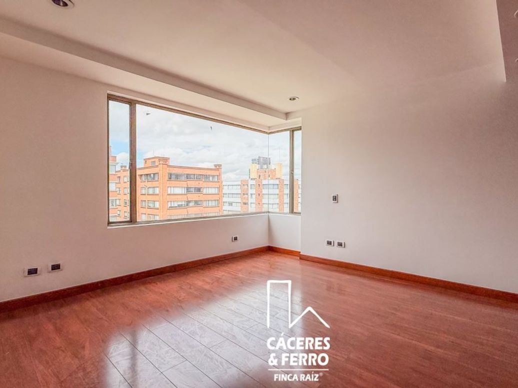 Apartamento de 5 alcobas en venta en Santa Barbara Oriental, Bogotá, 340 m² · foto 12 de 20