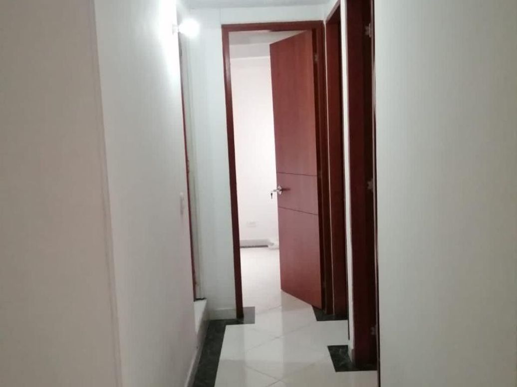 Apartamento de 3 alcobas en venta en Campo Alegre, Bogotá, 42 m² · foto 5 de 12