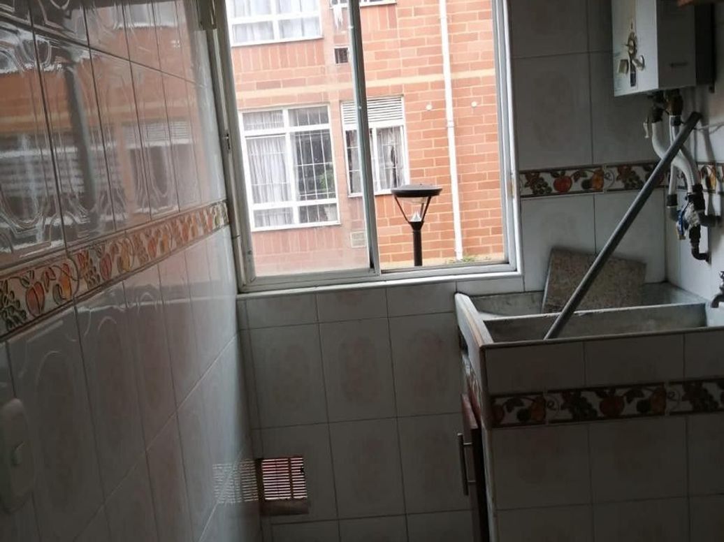 Apartamento de 3 alcobas en venta en Campo Alegre, Bogotá, 42 m² · foto 3 de 12