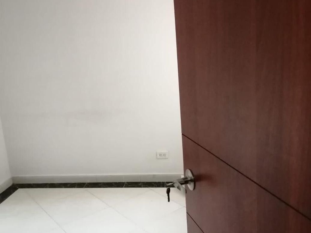 Apartamento de 3 alcobas en venta en Campo Alegre, Bogotá, 42 m² · foto 8 de 12