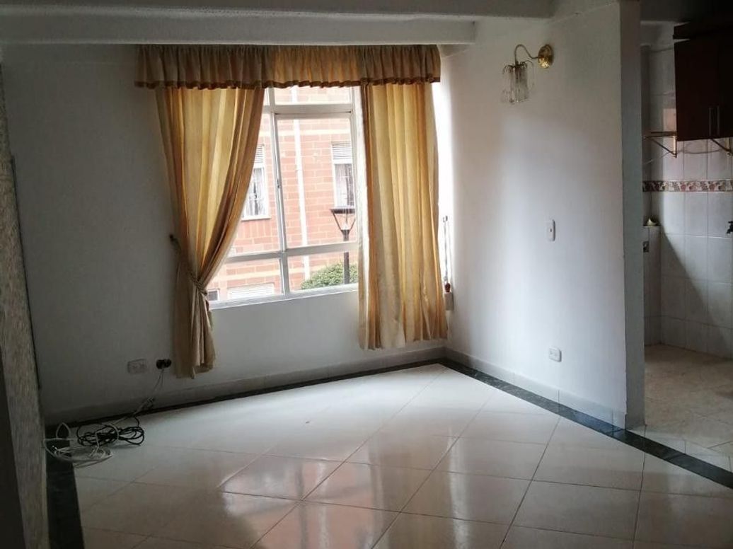 Apartamento de 3 alcobas en venta en Campo Alegre, Bogotá, 42 m² · foto 4 de 12