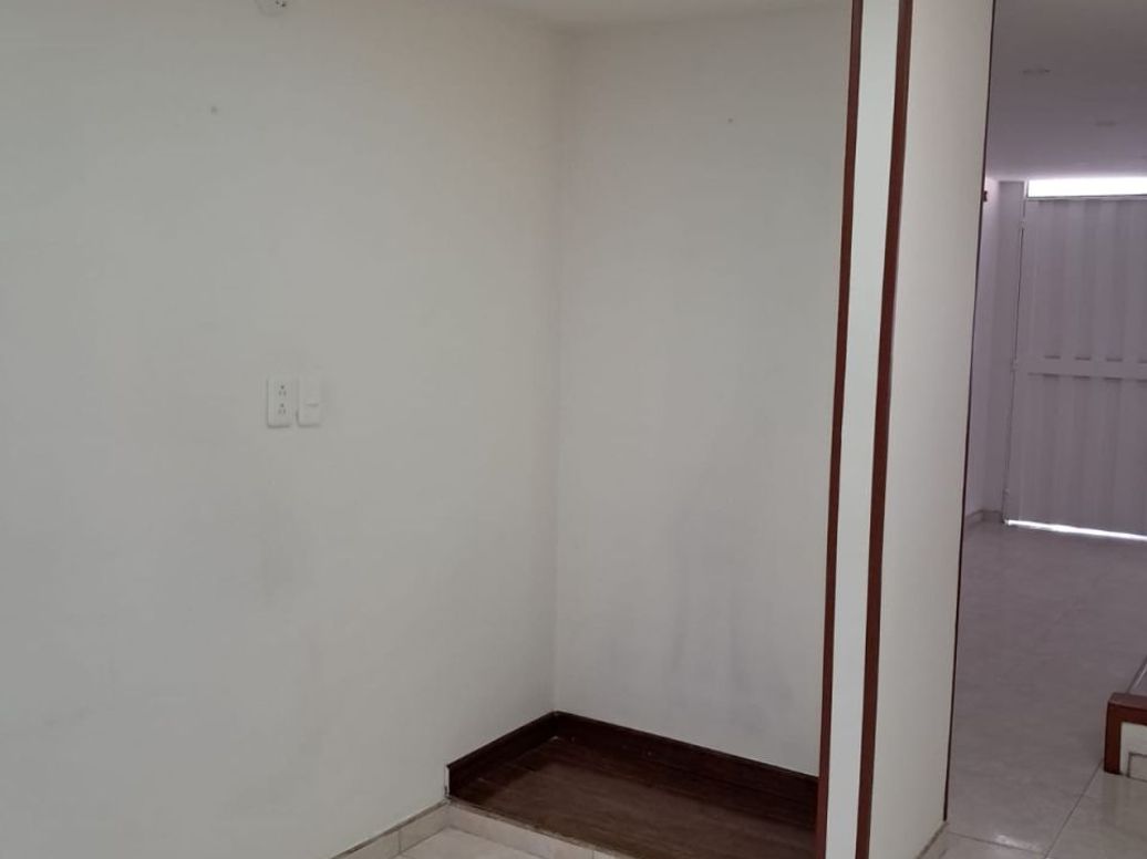 Casa de 3 alcobas en venta en El Mortiño, Bogotá, 89 m² · foto 2 de 20